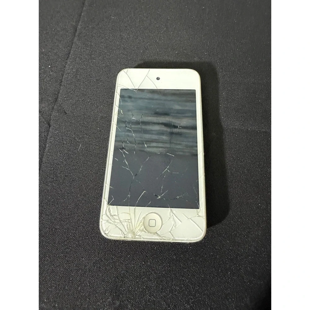 Apple iPod Touch 4th Gen 8GB White Fair Cracked Screen A1367 For Parts